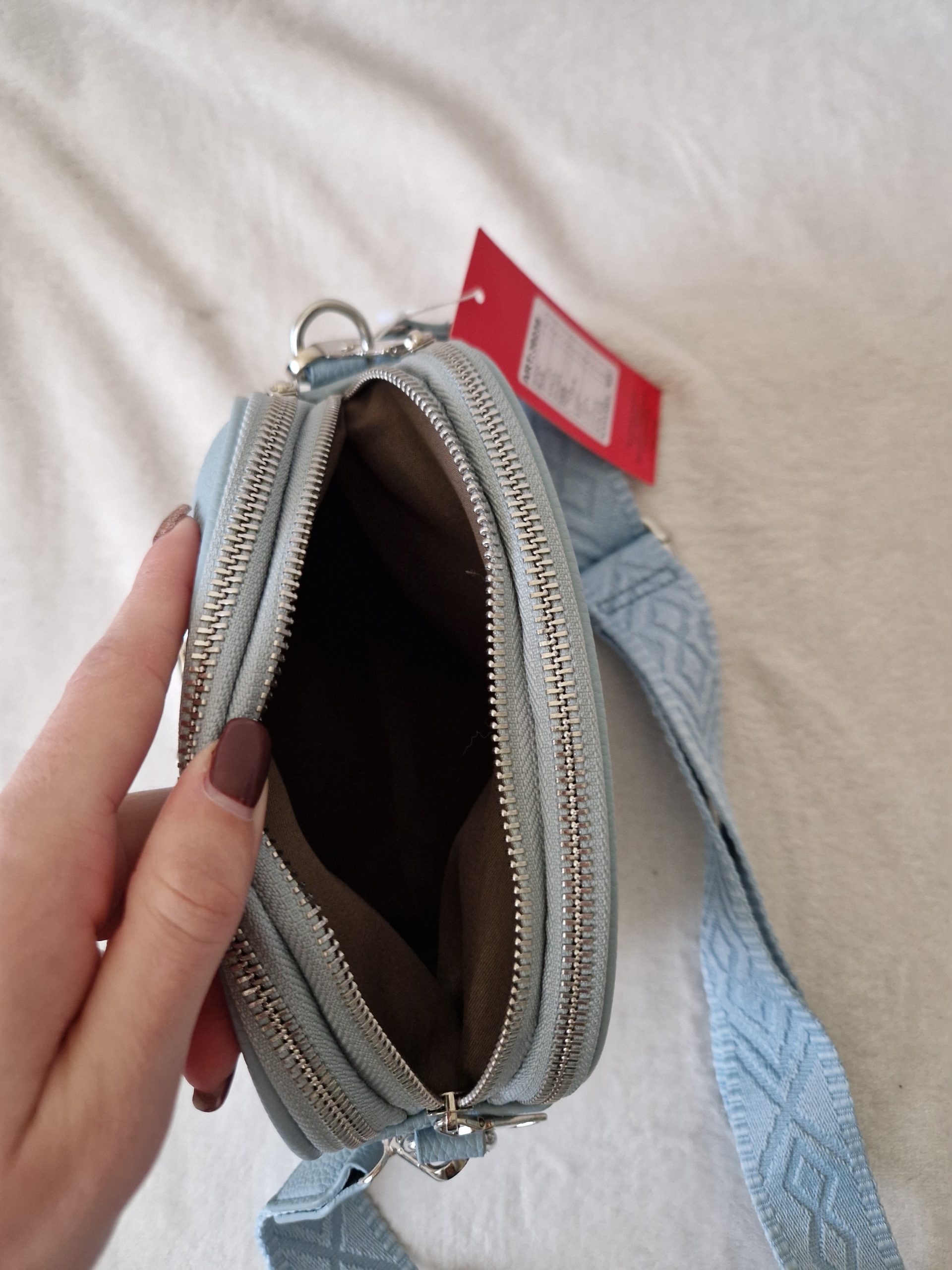 Kompakt női crossbody táska széles pánttal – elegáns mini válltáska több színben - Image 3