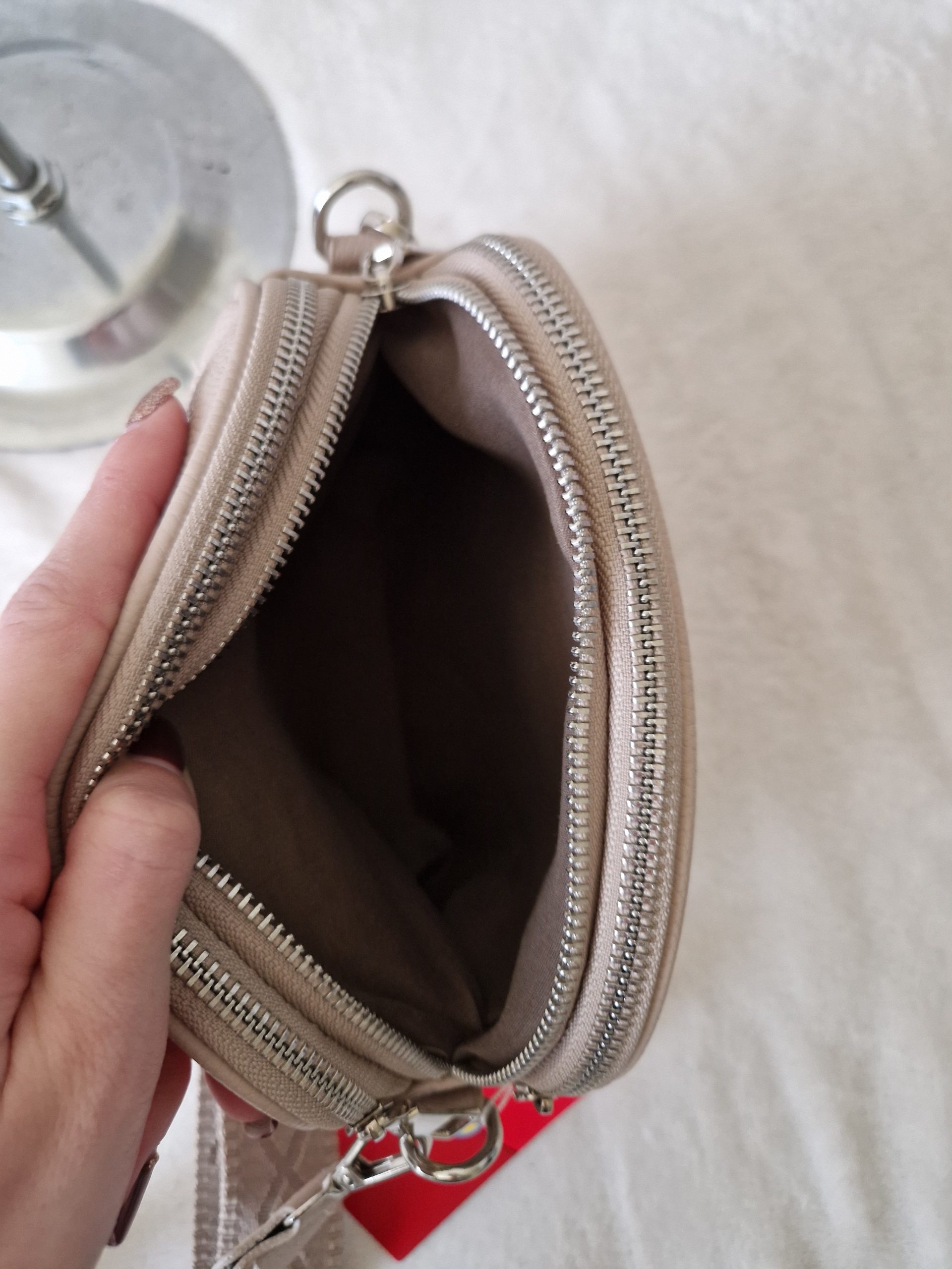 Kompakt női crossbody táska széles pánttal – elegáns mini válltáska több színben - Image 8