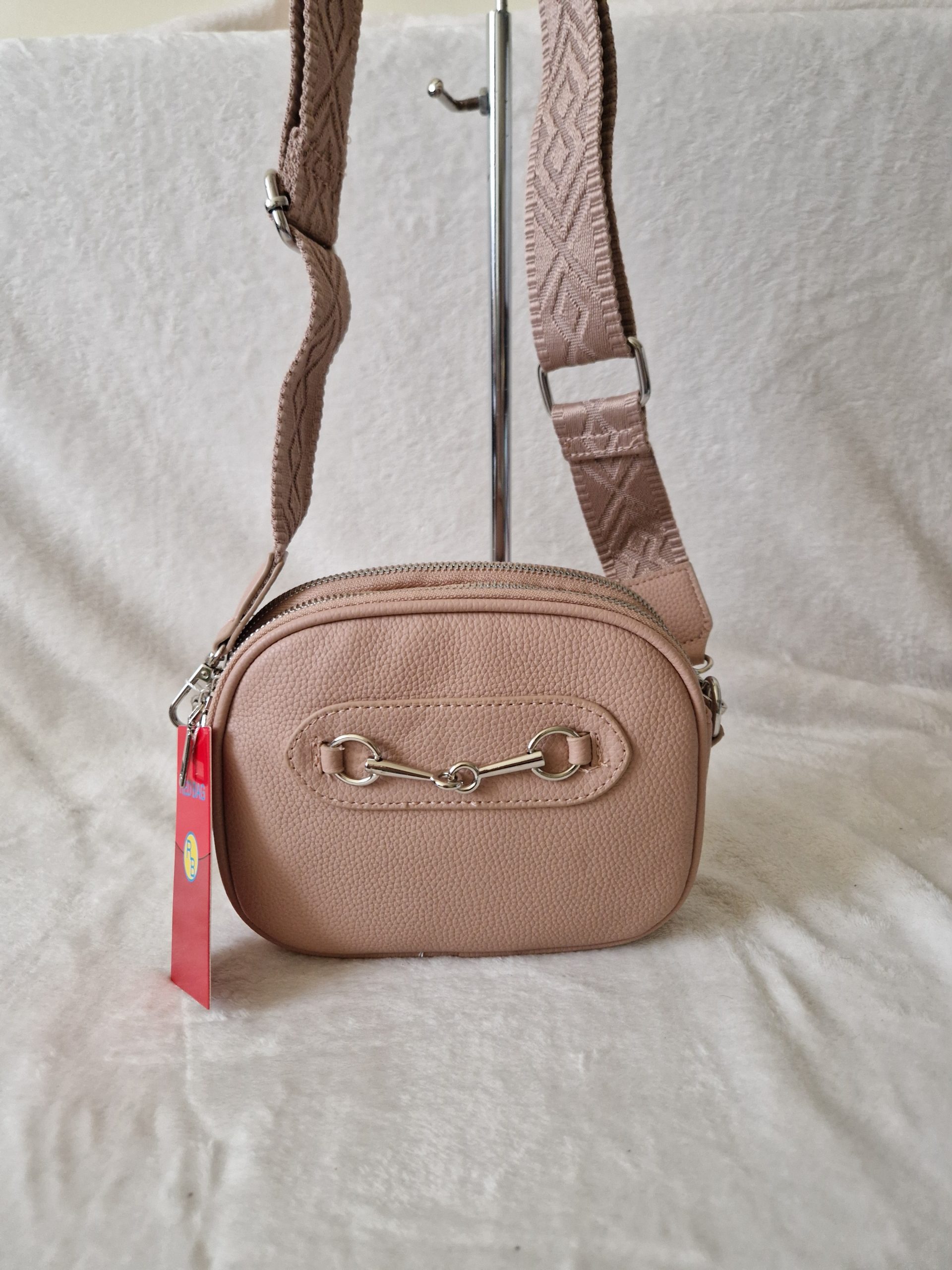 Kompakt női crossbody táska széles pánttal – elegáns mini válltáska több színben - Image 12