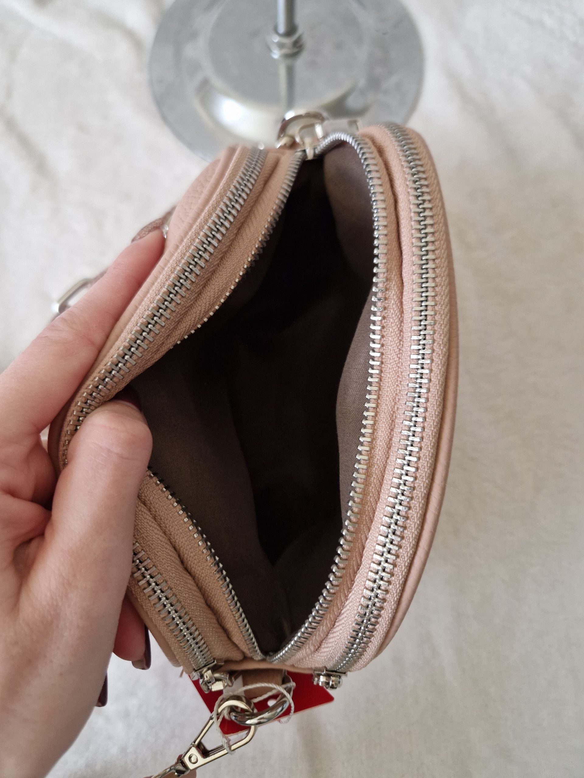 Kompakt női crossbody táska széles pánttal – elegáns mini válltáska több színben - Image 13