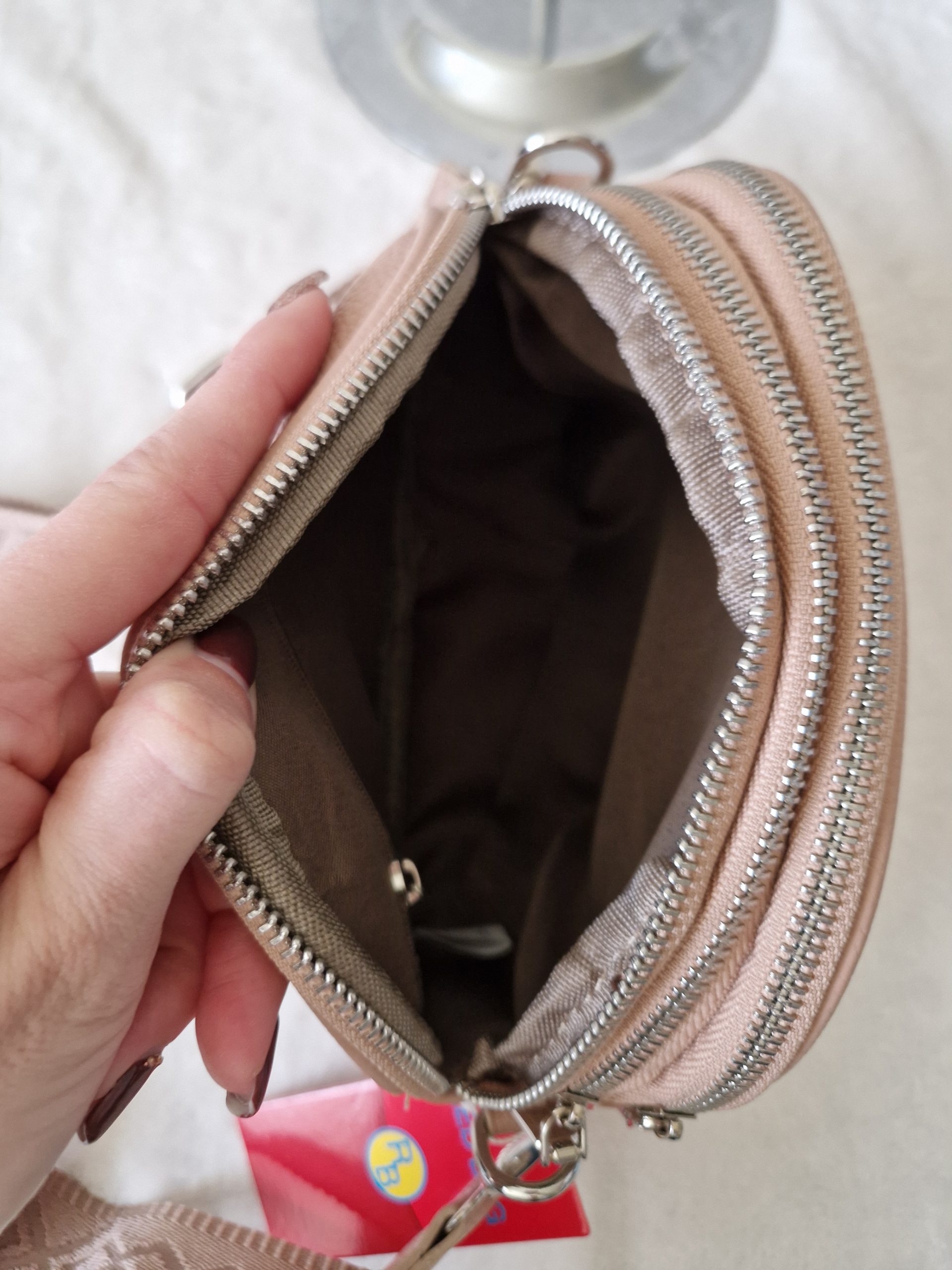 Kompakt női crossbody táska széles pánttal – elegáns mini válltáska több színben - Image 10