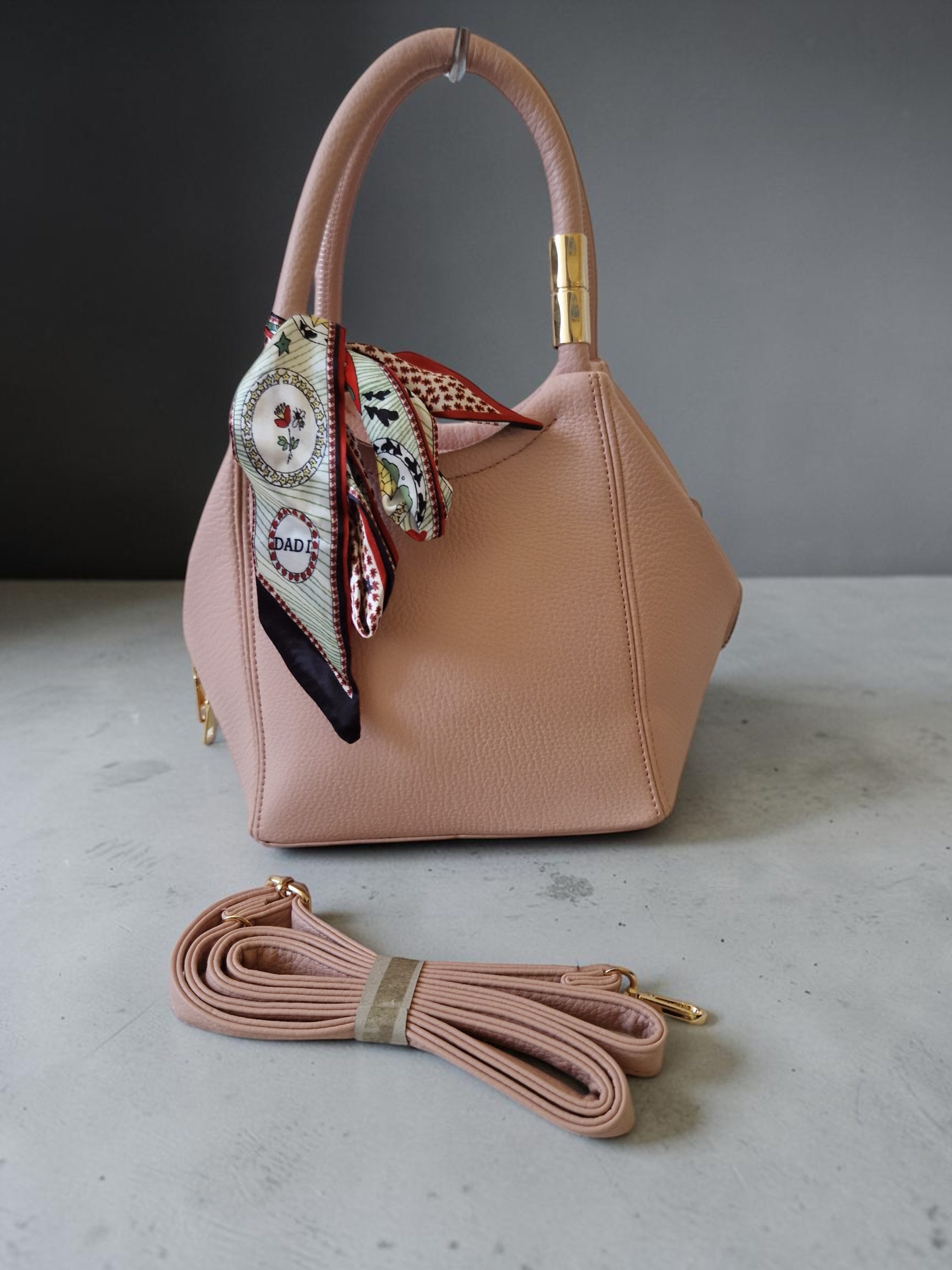 Sara Moda elegáns női kézitáska levehető pánttal